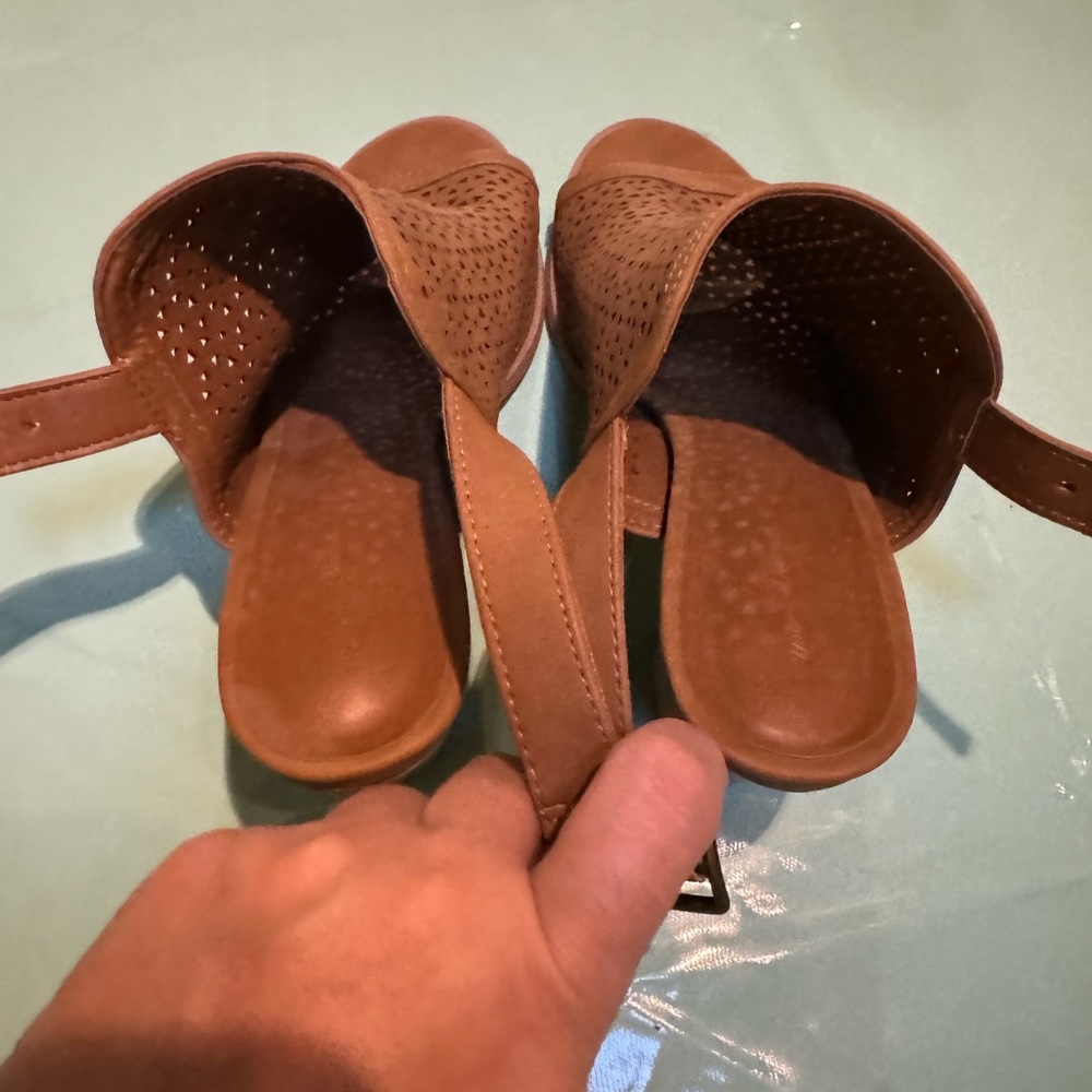 Target sandals. 9.5 - Picture 3 of 5
